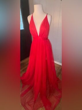 Elegant Red Tulle Evening Gown